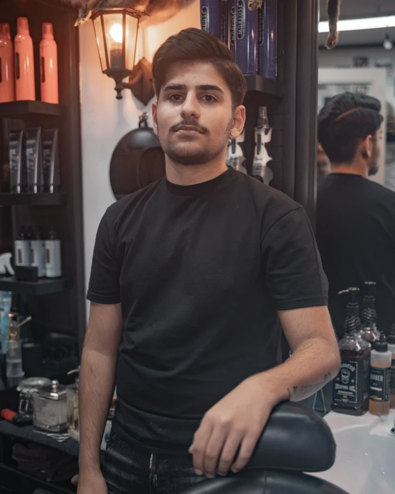 Enez im Marvin K. Barbershop